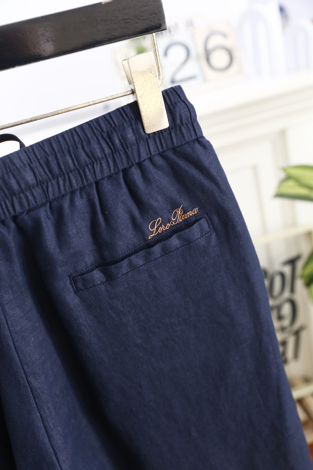 🔥Loro piana.26夏季新品！时尚男士百搭短裤🩳松紧弹力腰头搭配撞色抽绳系带，侧边设置斜插口袋，