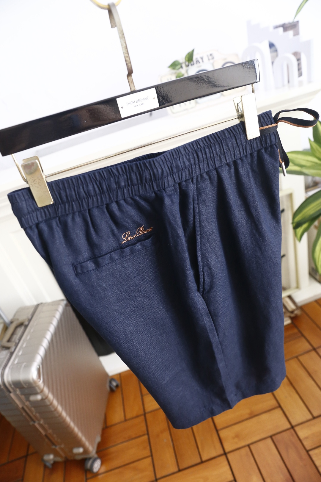 🔥Loro piana.26夏季新品！时尚男士百搭短裤🩳松紧弹力腰头搭配撞色抽绳系带，侧边设置斜插口袋，