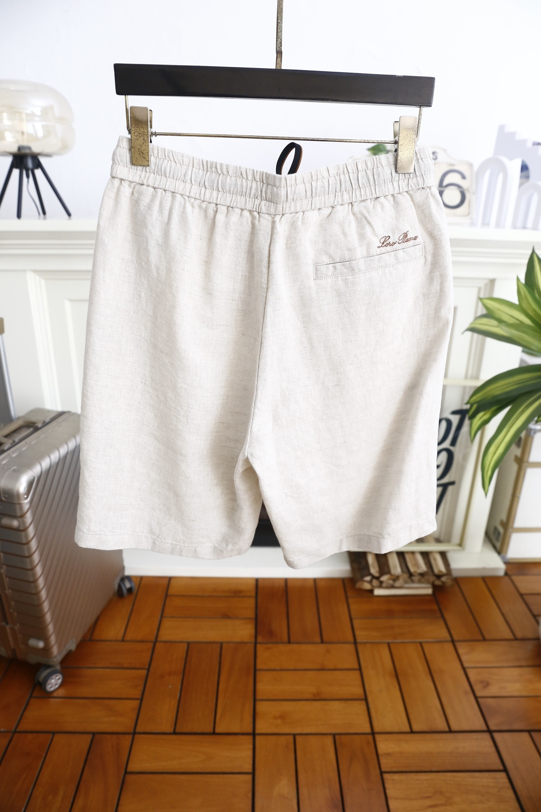🔥Loro piana.26夏季新品！时尚男士百搭短裤🩳松紧弹力腰头搭配撞色抽绳系带，侧边设置斜插口袋，