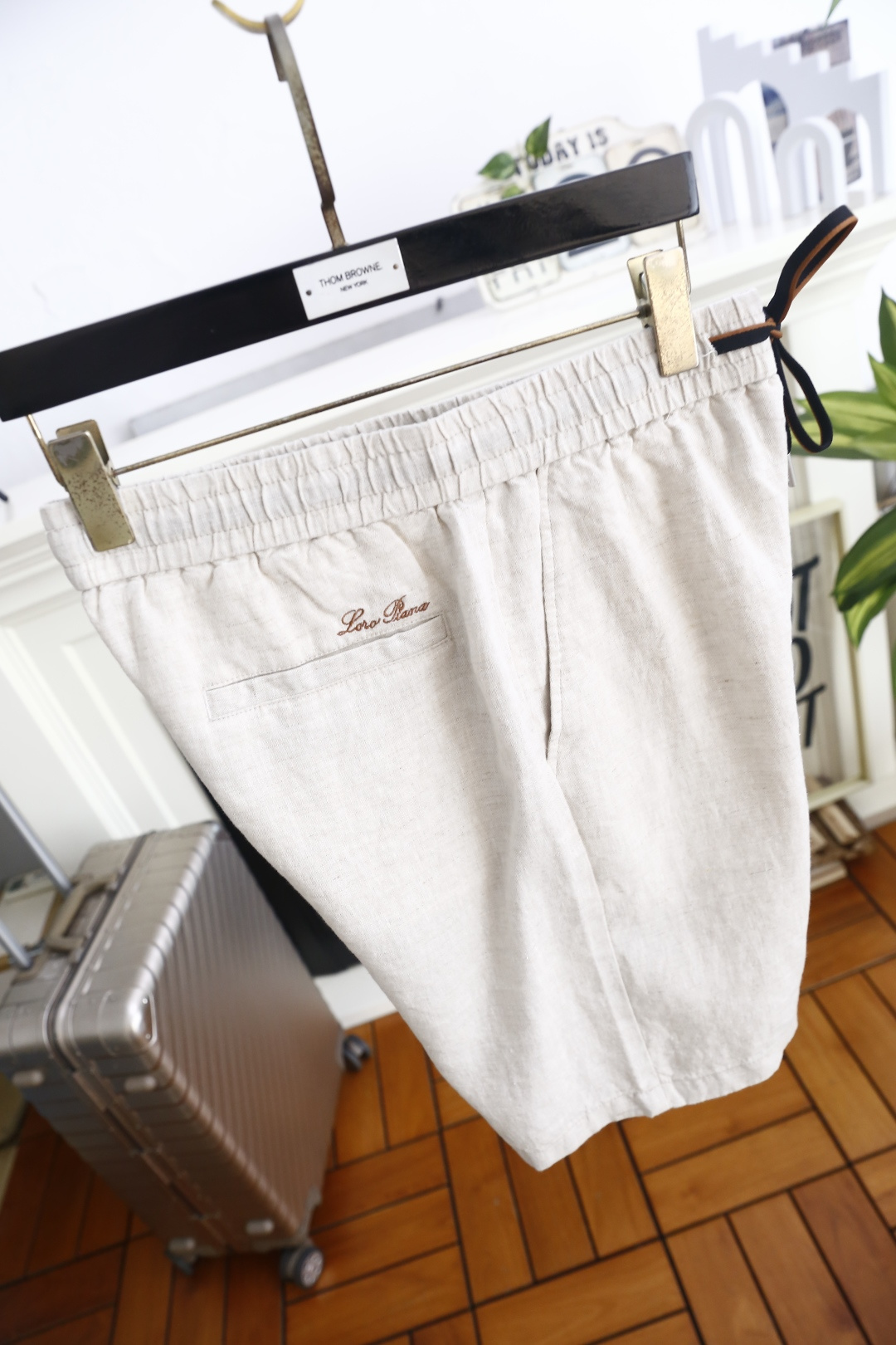 🔥Loro piana.26夏季新品！时尚男士百搭短裤🩳松紧弹力腰头搭配撞色抽绳系带，侧边设置斜插口袋，