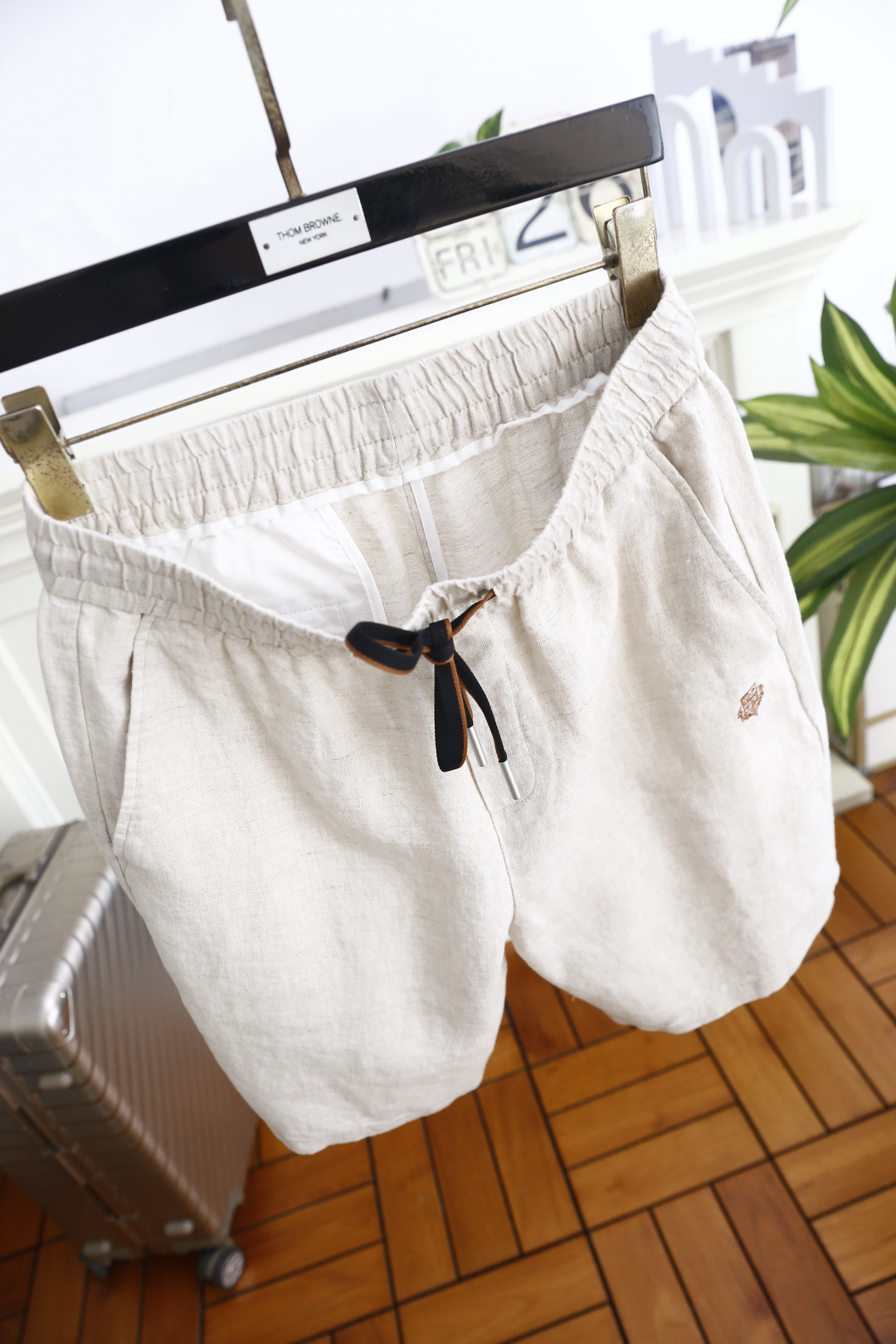 🔥Loro piana.26夏季新品！时尚男士百搭短裤🩳松紧弹力腰头搭配撞色抽绳系带，侧边设置斜插口袋，