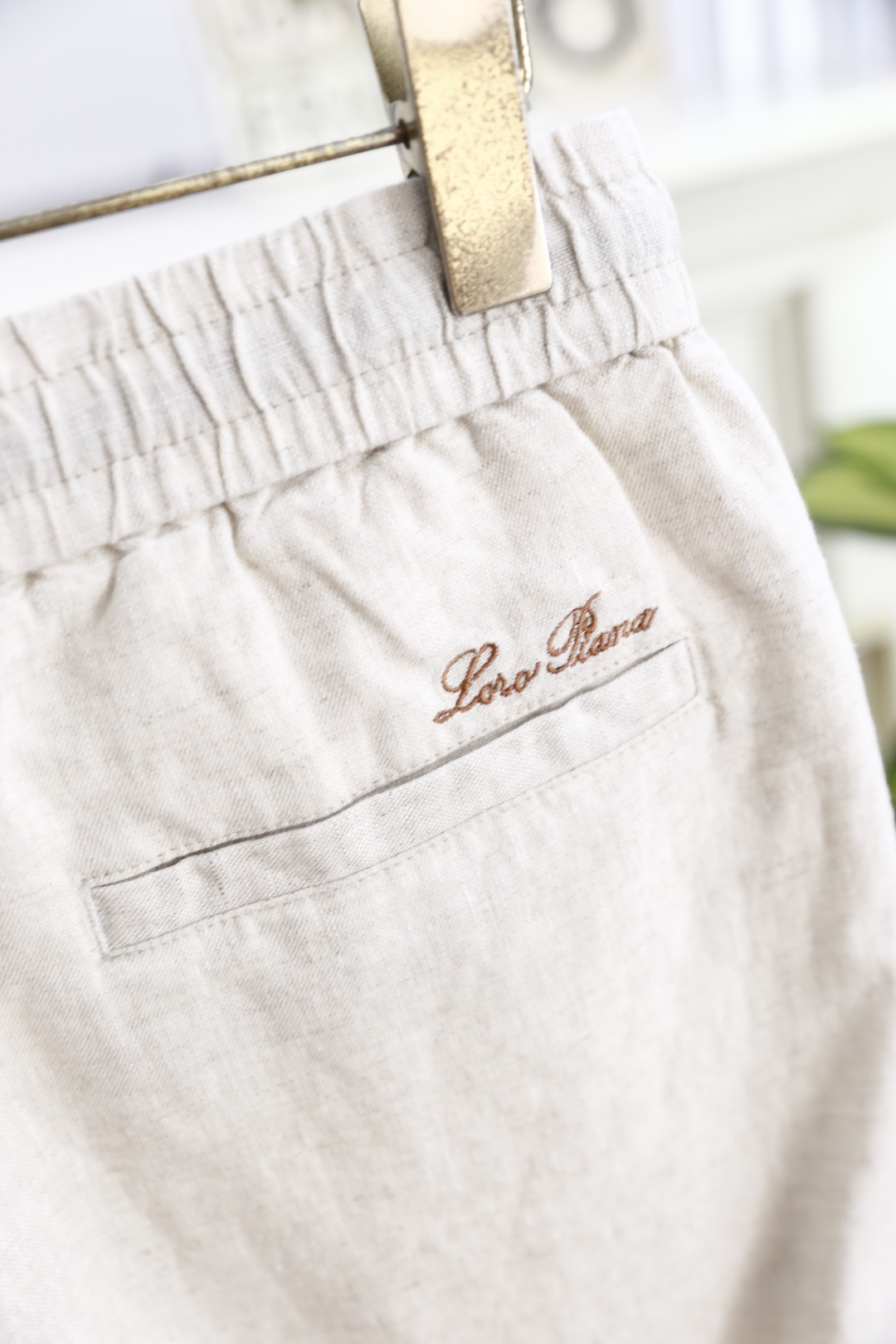 🔥Loro piana.26夏季新品！时尚男士百搭短裤🩳松紧弹力腰头搭配撞色抽绳系带，侧边设置斜插口袋，
