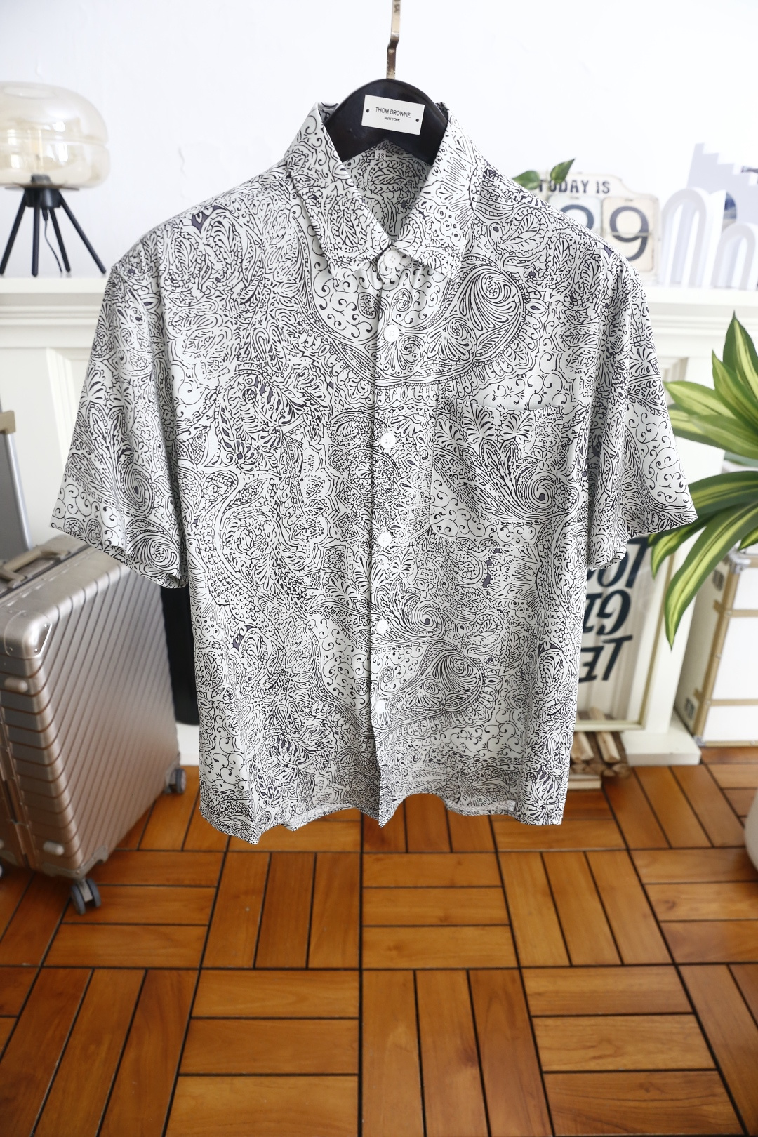 🔥杜嘉班纳.26夏季新品！时尚男士百搭短袖👍标准翻领全开襟短袖衬衫，满版佩斯利腰果花纹理印花，线条繁复精