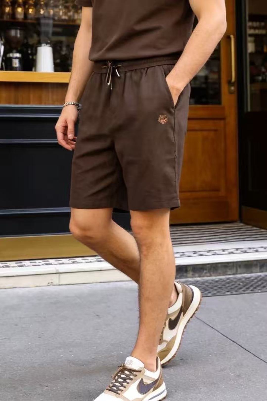 🔥Loro piana.26夏季新品！时尚男士百搭短裤🩳松紧弹力腰头搭配撞色抽绳系带，侧边设置斜插口袋，