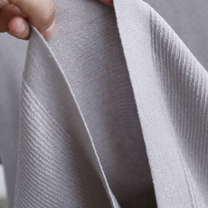 🔥Loro piana.26夏季新品!时尚男士百搭针织Polo衫采用利落的翻领设计,搭配门襟双扣细节,简 🔥Loro piana.26夏季新品!时尚男士百搭针织Polo衫采用利落的翻领设计,搭配门襟双扣细节,简