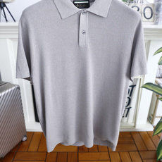 🔥Loro piana.26夏季新品!时尚男士百搭针织Polo衫采用利落的翻领设计,搭配门襟双扣细节,简 🔥Loro piana.26夏季新品!时尚男士百搭针织Polo衫采用利落的翻领设计,搭配门襟双扣细节,简