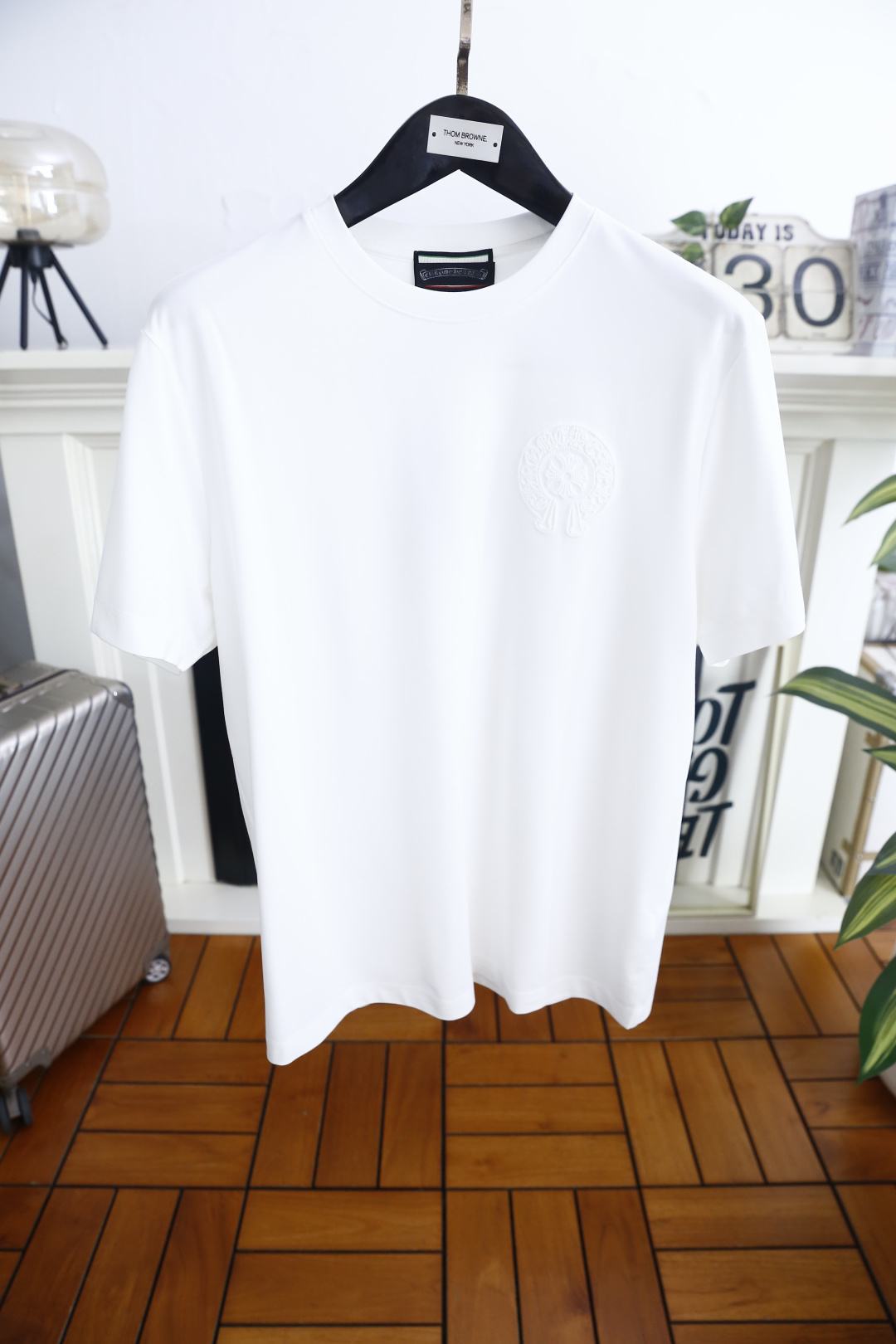 🔥克罗心.26夏季新品，时尚男士百搭圆领短袖👍利落剪裁勾勒松弛有型的线条，宽松廓形自在舒展，不挑身形更显