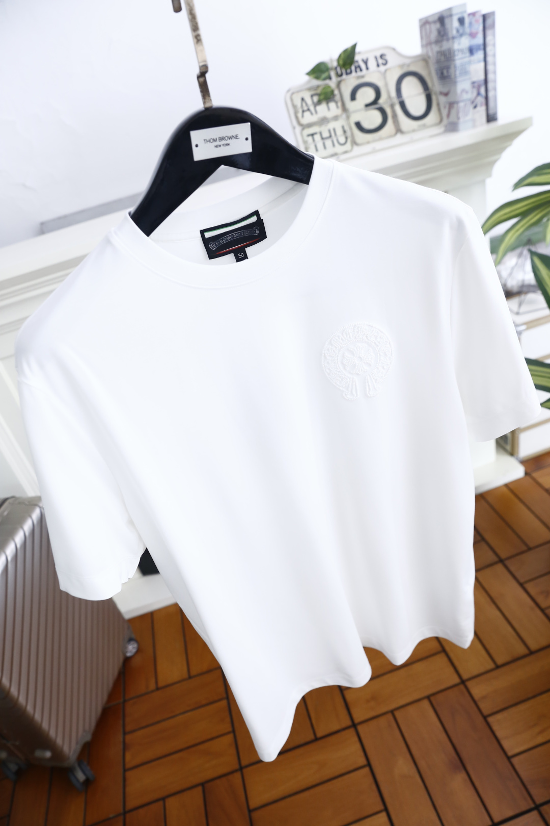 🔥克罗心.26夏季新品，时尚男士百搭圆领短袖👍利落剪裁勾勒松弛有型的线条，宽松廓形自在舒展，不挑身形更显
