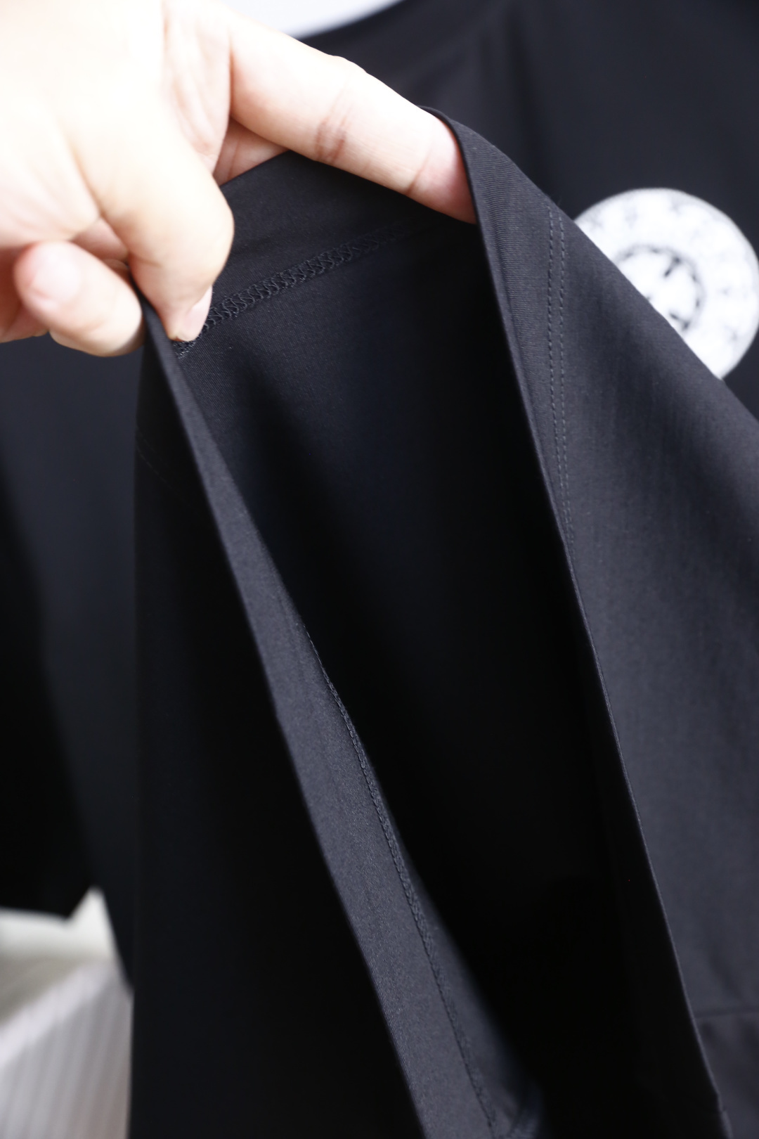 🔥克罗心.26夏季新品，时尚男士百搭圆领短袖👍利落剪裁勾勒松弛有型的线条，宽松廓形自在舒展，不挑身形更显