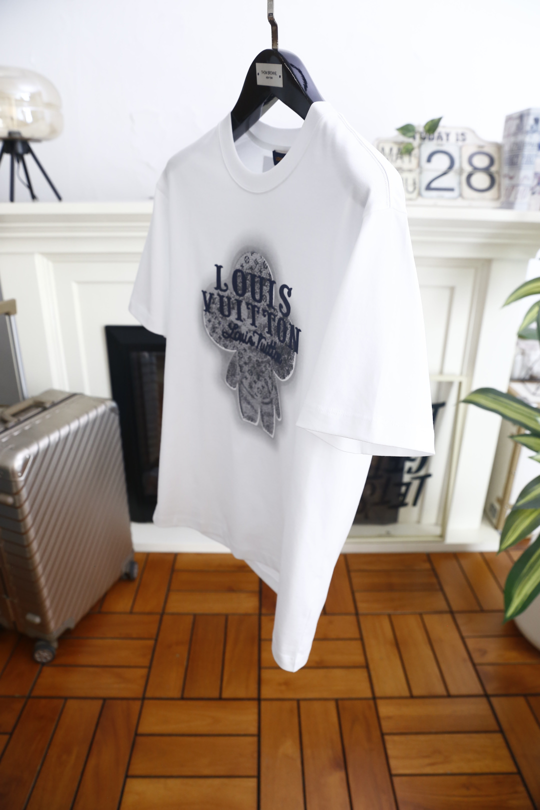 🔥路易威*/LV.26夏季新品！时尚男士简约基础圆领短袖👍宽松版型上身利落舒展、活动无拘束。正面立体复古