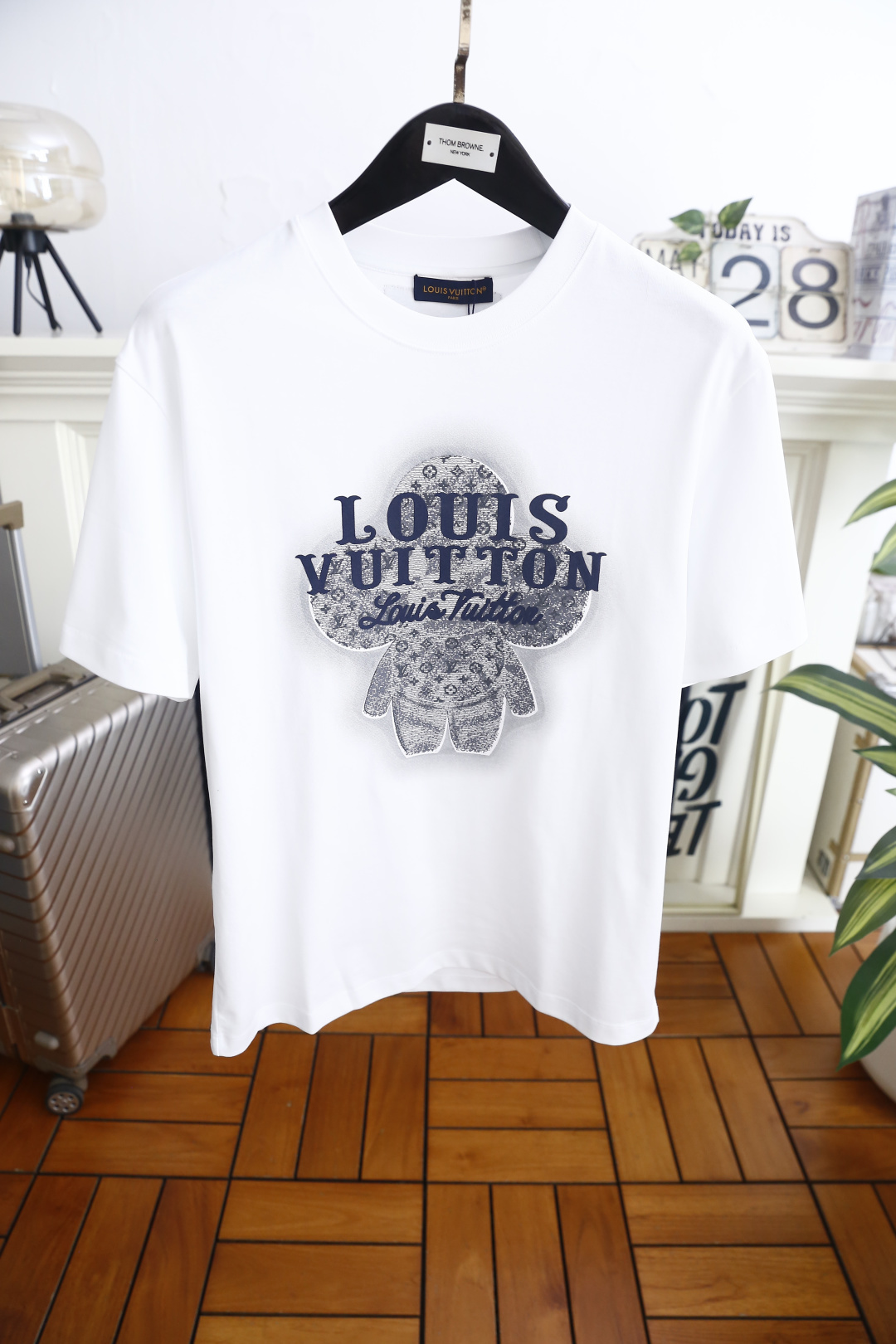 🔥路易威*/LV.26夏季新品！时尚男士简约基础圆领短袖👍宽松版型上身利落舒展、活动无拘束。正面立体复古