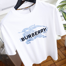 🔥巴宝莉.26夏季新品!时尚男士百搭圆领短袖T恤,以品牌标志性的骑士图案与字母标识作为核心视觉元素,图案 🔥巴宝莉.26夏季新品!时尚男士百搭圆领短袖T恤,以品牌标志性的骑士图案与字母标识作为核心视觉元素,图案
