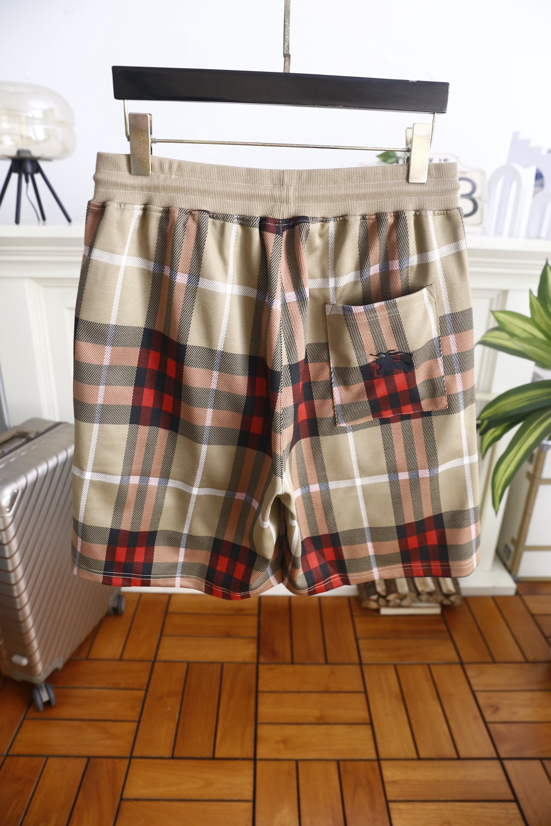 🔥巴宝丽.26夏季新品！时尚男士百搭五分短裤🩳松紧抽绳腰头设计，穿脱便捷不勒腰身，侧边点缀简约字母标识，