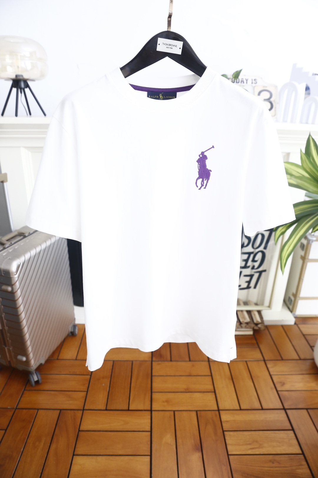 🔥保罗.26夏季新品！时尚男士百搭短袖👍经典圆领版型，领口撞色包边细节精致，胸前立体骏马刺绣点缀，简约衣