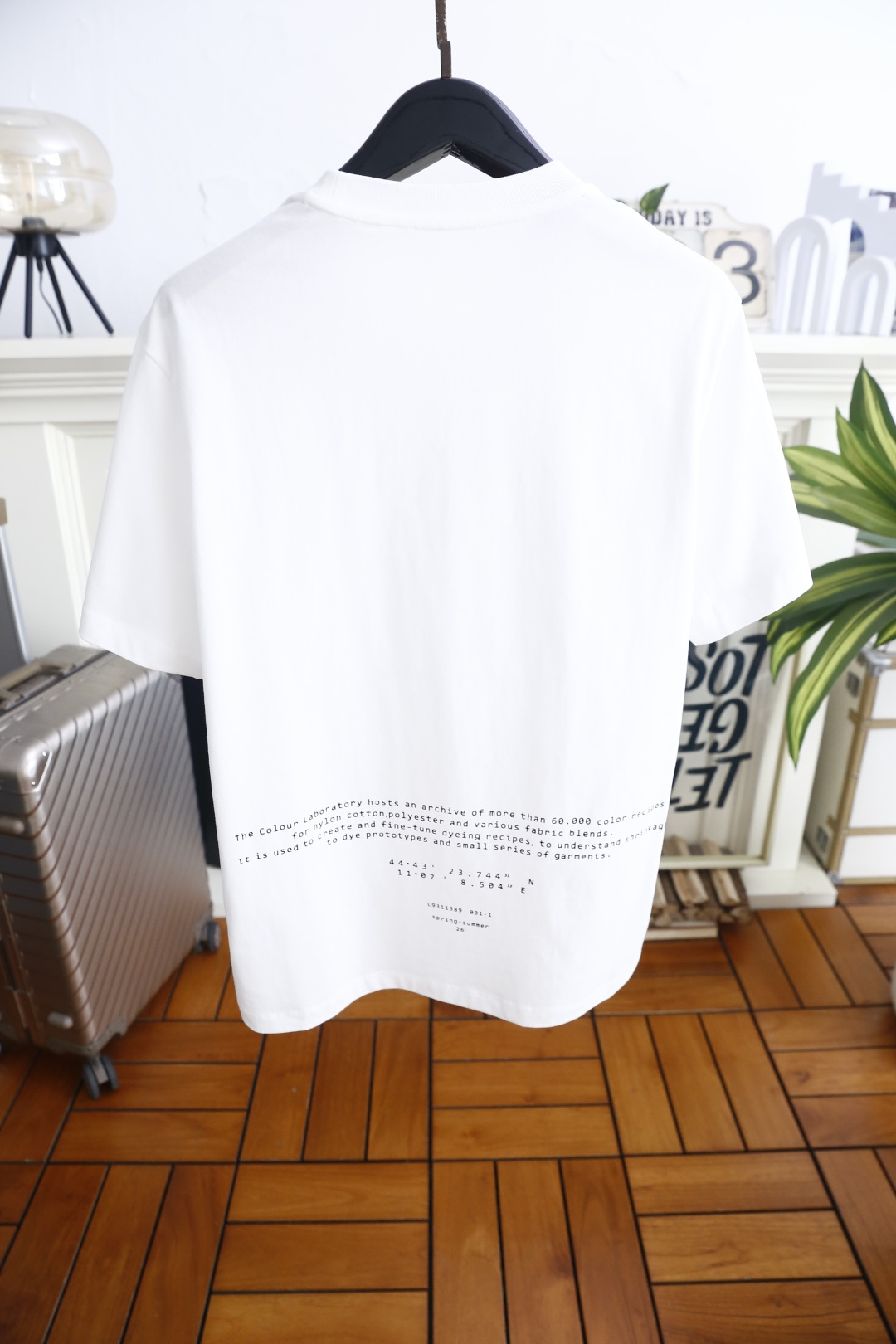 🔥石头岛.26夏季新品！时尚男士百搭短袖👍标准圆领剪裁，胸前罗盘徽标压印设计低调精致，衣身简洁无多余装饰