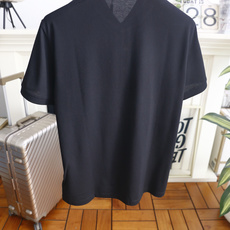 🔥杜嘉班纳.26夏季新品!时尚男士利落经典的翻领Polo衫,简约大气的通勤休闲款型。门襟三颗纽扣设计,胸 🔥杜嘉班纳.26夏季新品!时尚男士利落经典的翻领Polo衫,简约大气的通勤休闲款型。门襟三颗纽扣设计,胸