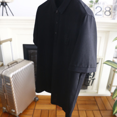 🔥杜嘉班纳.26夏季新品!时尚男士利落经典的翻领Polo衫,简约大气的通勤休闲款型。门襟三颗纽扣设计,胸 🔥杜嘉班纳.26夏季新品!时尚男士利落经典的翻领Polo衫,简约大气的通勤休闲款型。门襟三颗纽扣设计,胸