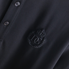 🔥杜嘉班纳.26夏季新品!时尚男士利落经典的翻领Polo衫,简约大气的通勤休闲款型。门襟三颗纽扣设计,胸 🔥杜嘉班纳.26夏季新品!时尚男士利落经典的翻领Polo衫,简约大气的通勤休闲款型。门襟三颗纽扣设计,胸