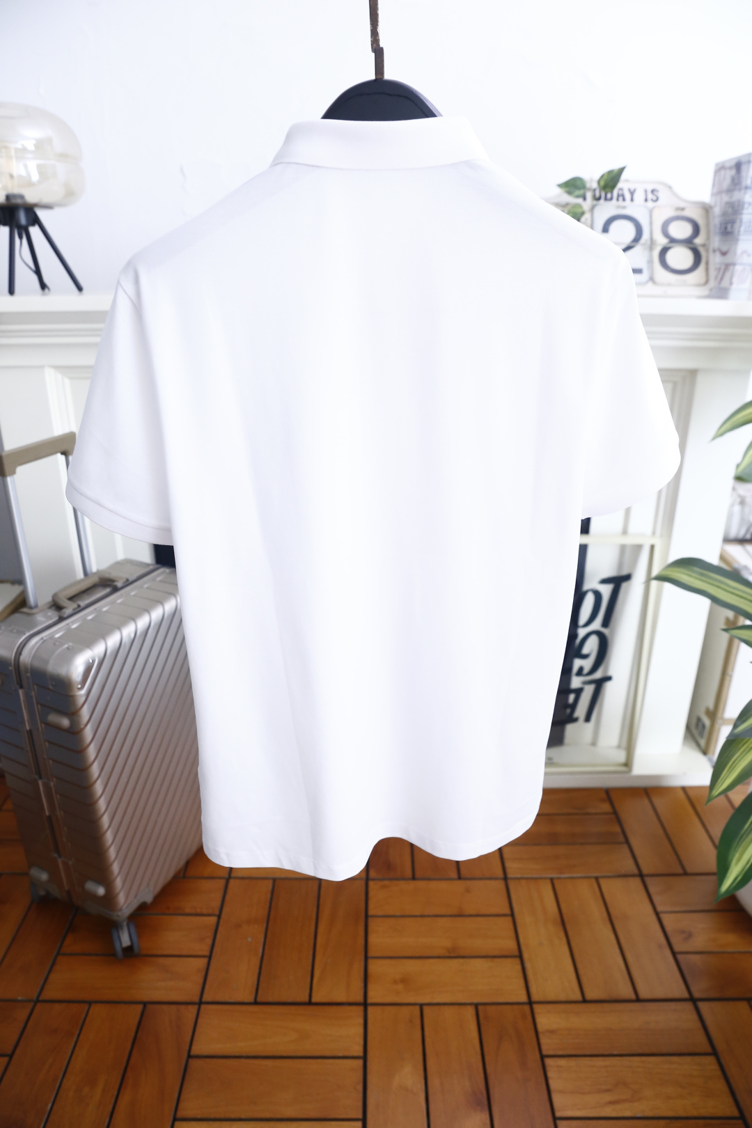 🔥杜嘉班纳.26夏季新品！时尚男士利落经典的翻领Polo衫，简约大气的通勤休闲款型。门襟三颗纽扣设计，胸