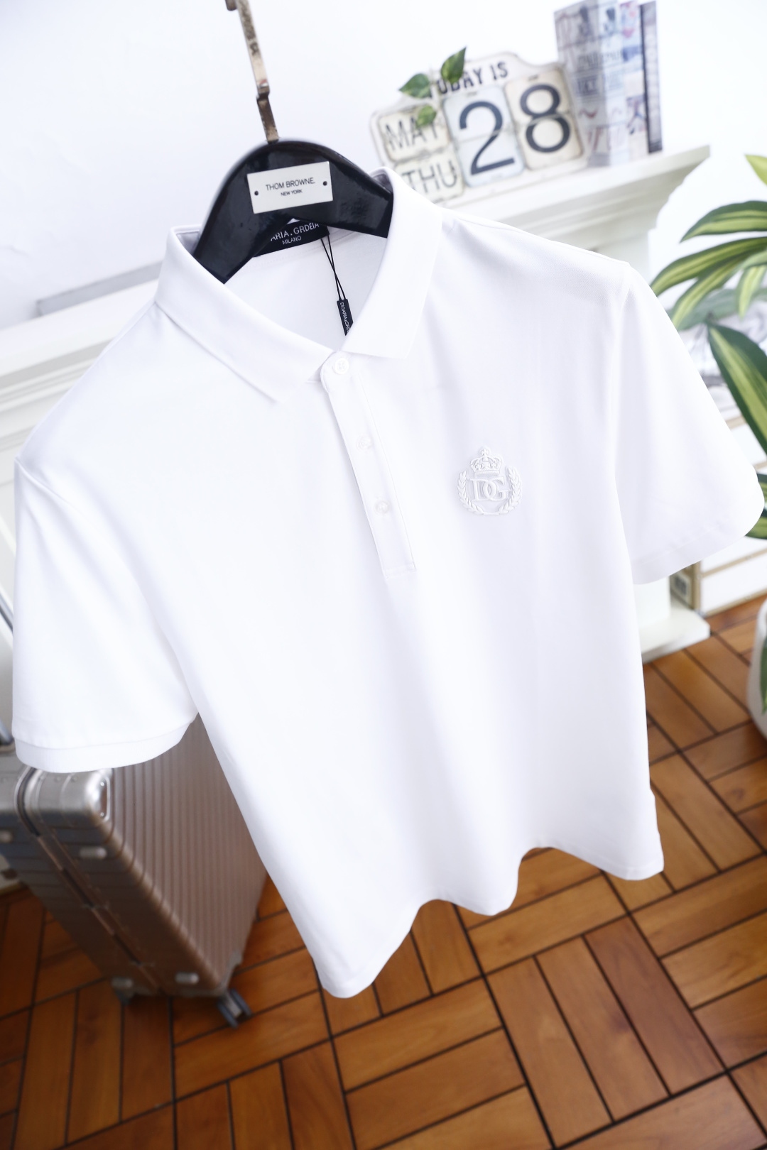 🔥杜嘉班纳.26夏季新品！时尚男士利落经典的翻领Polo衫，简约大气的通勤休闲款型。门襟三颗纽扣设计，胸