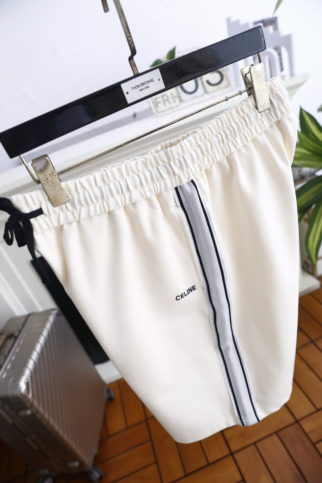 🔥瑟琳.26夏季新品！时尚男士潮流百搭短裤🩳松紧抽绳腰头，可随心调节适配不同腰围，两侧设实用插袋。裤身侧