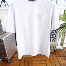 🔥普拉达.26夏季新品!时尚男士百搭短袖👍基础圆领短袖T恤,合身宽松剪裁不挑身形,领口做平整罗纹收口不易 🔥普拉达.26夏季新品!时尚男士百搭短袖👍基础圆领短袖T恤,合身宽松剪裁不挑身形,领口做平整罗纹收口不易