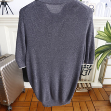 🔥Loro piana.26夏季新品!时尚男士百搭翻领针织短袖Polo,门襟搭配三颗圆扣简约利落,袖口点 🔥Loro piana.26夏季新品!时尚男士百搭翻领针织短袖Polo,门襟搭配三颗圆扣简约利落,袖口点