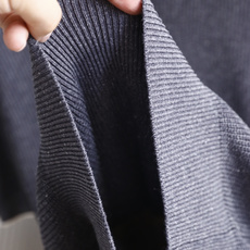 🔥Loro piana.26夏季新品!时尚男士百搭翻领针织短袖Polo,门襟搭配三颗圆扣简约利落,袖口点 🔥Loro piana.26夏季新品!时尚男士百搭翻领针织短袖Polo,门襟搭配三颗圆扣简约利落,袖口点