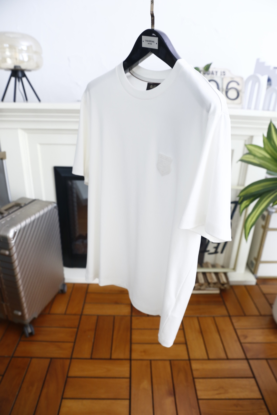🔥Loro piana.26夏季新品！时尚男士百搭短袖👍经典基础圆领短袖，领口做规整包边处理，袖口剪裁利