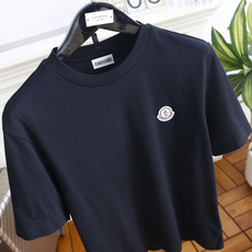 🔥蒙口.26夏季新品!时尚男士百搭短袖👍经典基础圆领短袖,领口做工规整不易变形,左胸点缀标志性圆形徽章贴 🔥蒙口.26夏季新品!时尚男士百搭短袖👍经典基础圆领短袖,领口做工规整不易变形,左胸点缀标志性圆形徽章贴