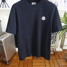 🔥蒙口.26夏季新品!时尚男士百搭短袖👍经典基础圆领短袖,领口做工规整不易变形,左胸点缀标志性圆形徽章贴 🔥蒙口.26夏季新品!时尚男士百搭短袖👍经典基础圆领短袖,领口做工规整不易变形,左胸点缀标志性圆形徽章贴