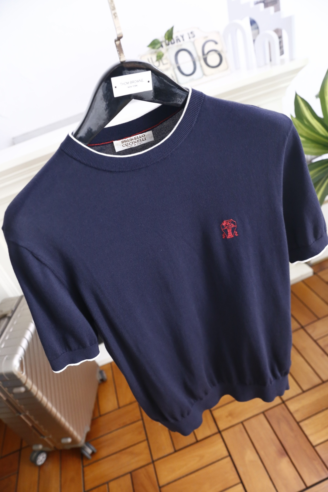 🔥BC.26夏季新品！时尚男士百搭针织圆领上衣，领口与袖口搭配细撞色包边增添层次感，左胸点缀小巧刺绣标识