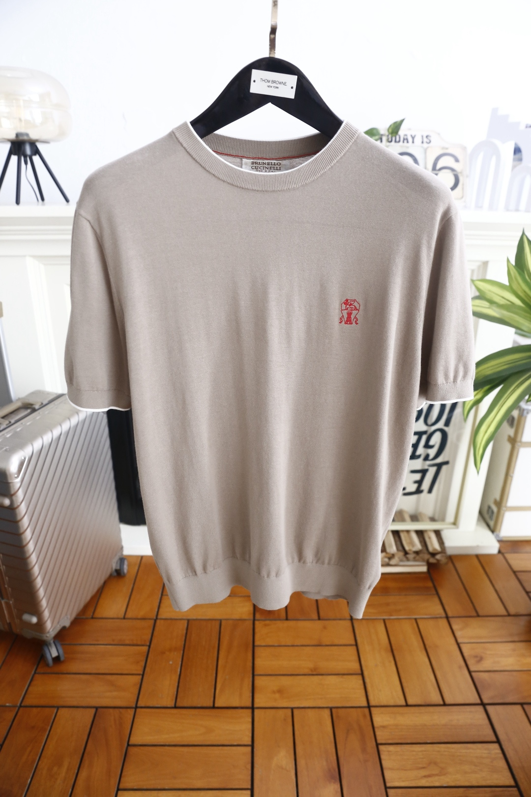 🔥BC.26夏季新品！时尚男士百搭针织圆领上衣，领口与袖口搭配细撞色包边增添层次感，左胸点缀小巧刺绣标识