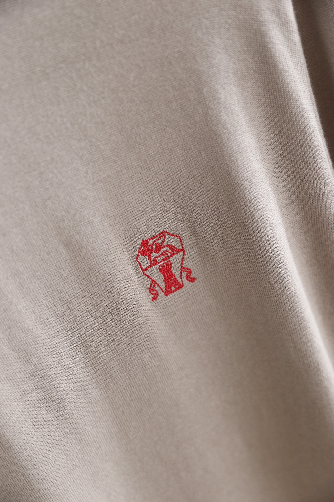 🔥BC.26夏季新品！时尚男士百搭针织圆领上衣，领口与袖口搭配细撞色包边增添层次感，左胸点缀小巧刺绣标识