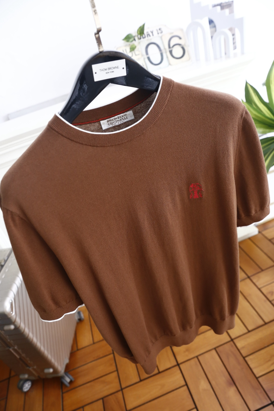 🔥BC.26夏季新品！时尚男士百搭针织圆领上衣，领口与袖口搭配细撞色包边增添层次感，左胸点缀小巧刺绣标识