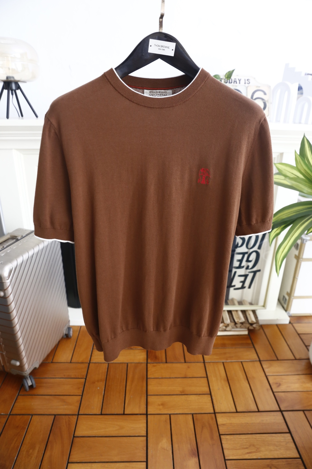 🔥BC.26夏季新品！时尚男士百搭针织圆领上衣，领口与袖口搭配细撞色包边增添层次感，左胸点缀小巧刺绣标识