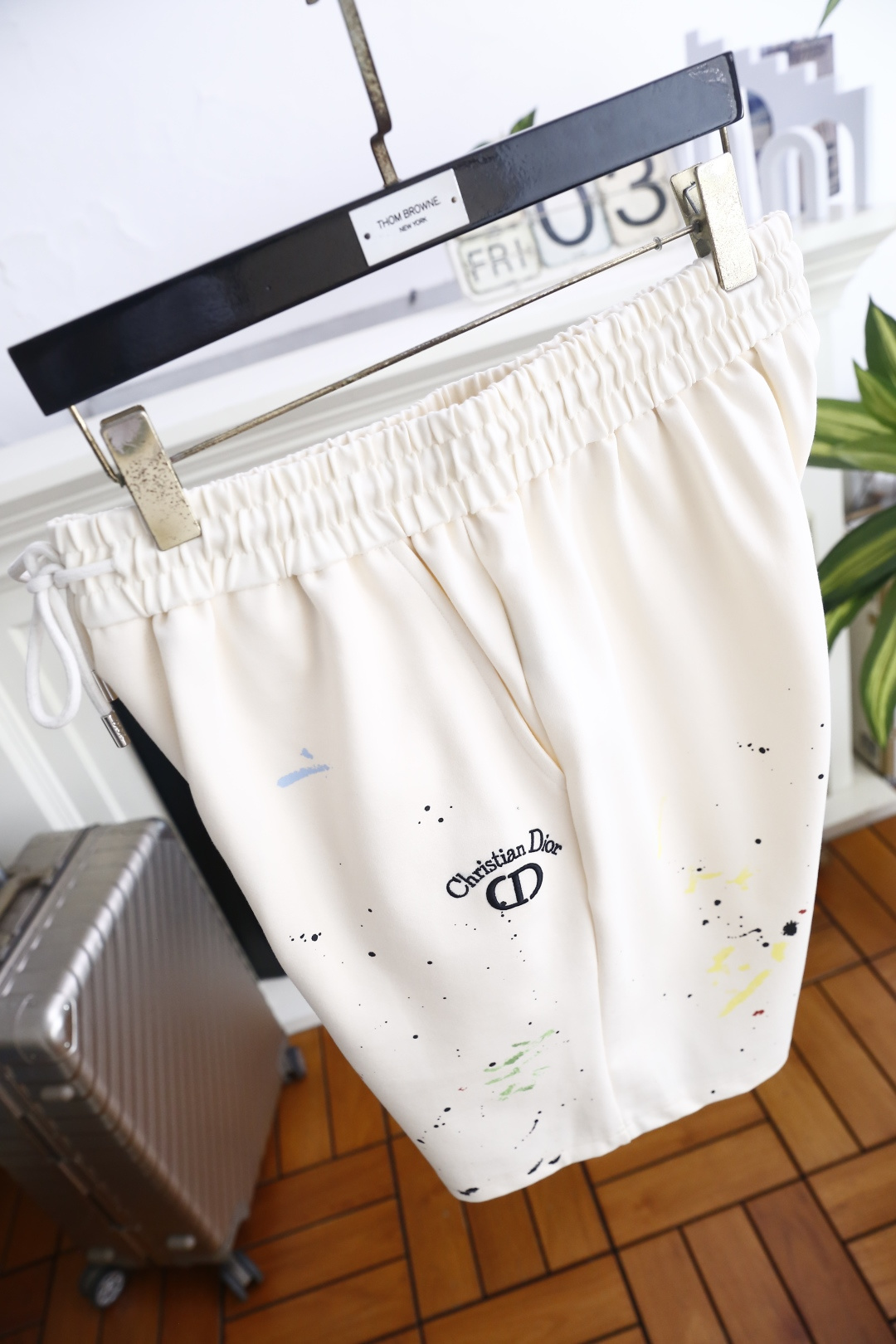🔥迪奥.26夏季新品！时尚男士百搭松紧抽绳腰头五分休闲短裤，侧边设有实用插袋，裤身布满艺术泼墨装饰，侧边