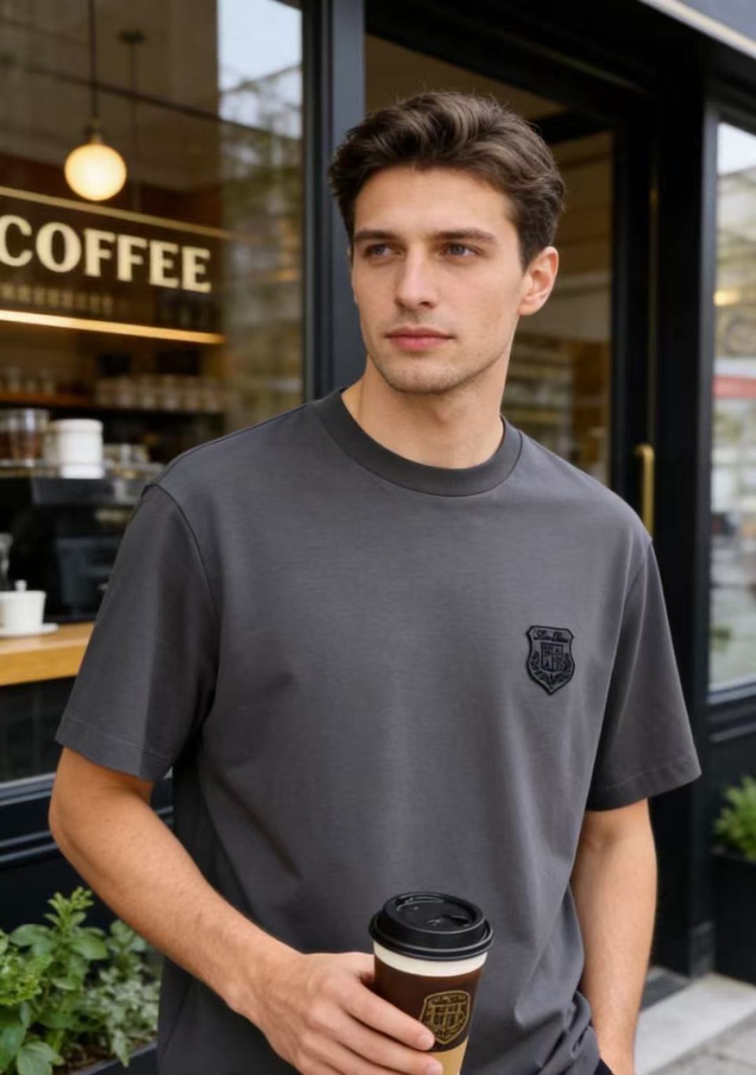 🔥Loro piana.26夏季新品！时尚男士百搭短袖👍经典基础圆领短袖，领口做规整包边处理，袖口剪裁利