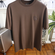 🔥Loro piana.26夏季新品!时尚男士百搭短袖👍经典基础圆领短袖,领口做规整包边处理,袖口剪裁利 🔥Loro piana.26夏季新品!时尚男士百搭短袖👍经典基础圆领短袖,领口做规整包边处理,袖口剪裁利