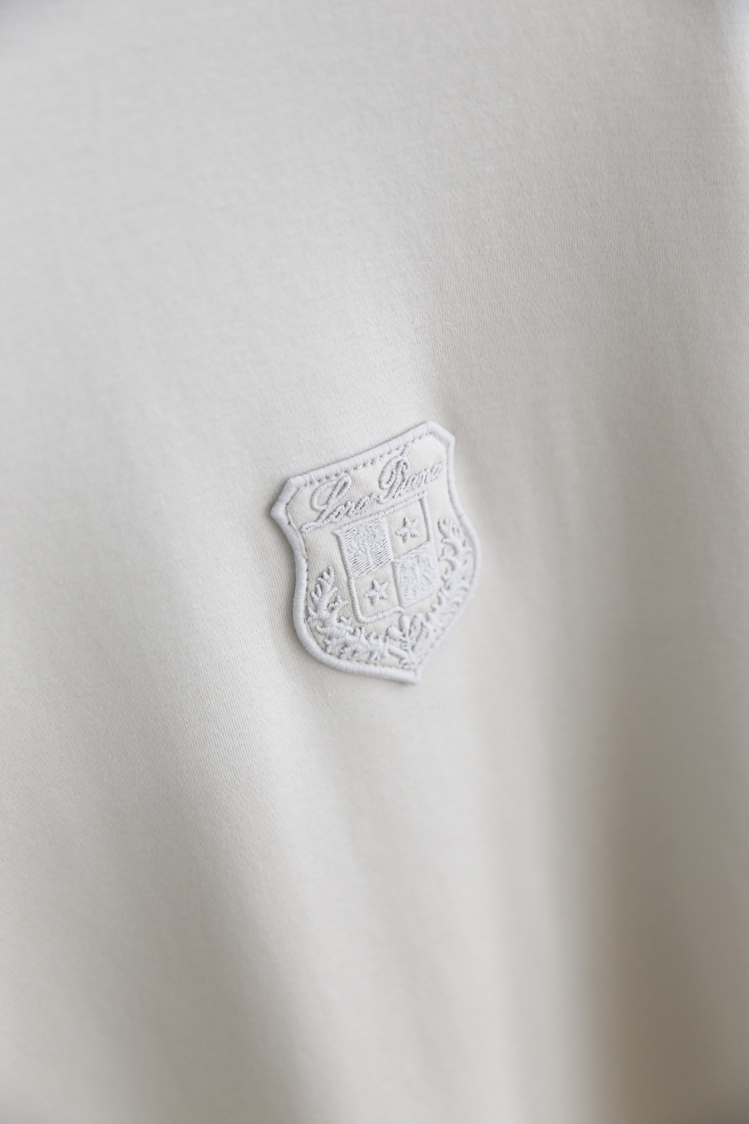 🔥Loro piana.26夏季新品！时尚男士百搭短袖👍经典基础圆领短袖，领口做规整包边处理，袖口剪裁利