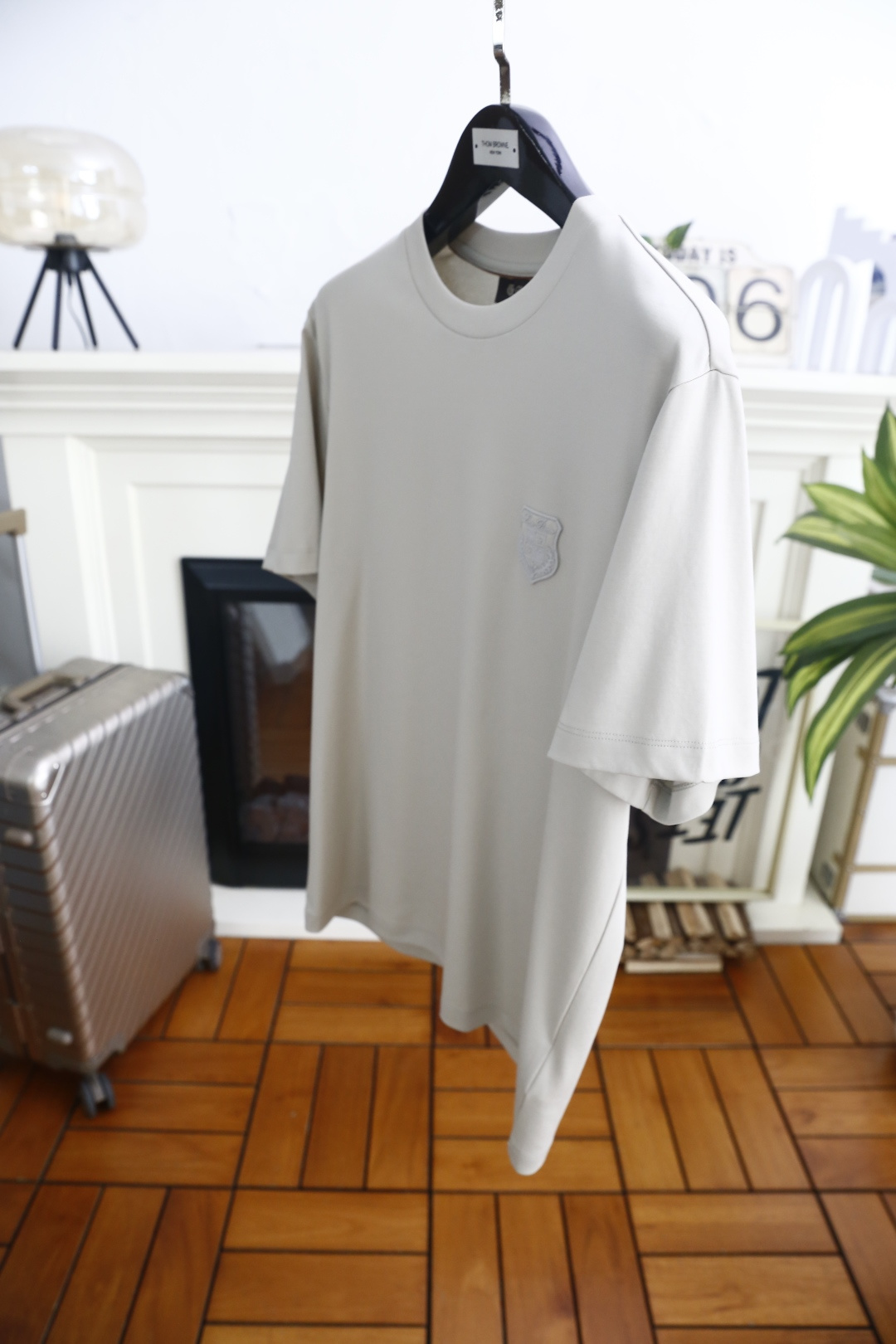 🔥Loro piana.26夏季新品！时尚男士百搭短袖👍经典基础圆领短袖，领口做规整包边处理，袖口剪裁利