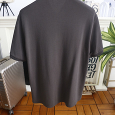 🔥巴宝丽.26夏季新品!时尚男士百搭短袖👍经典翻领半开襟设计,门襟配有三颗纽扣,衣身侧边做开叉处理提升活 🔥巴宝丽.26夏季新品!时尚男士百搭短袖👍经典翻领半开襟设计,门襟配有三颗纽扣,衣身侧边做开叉处理提升活