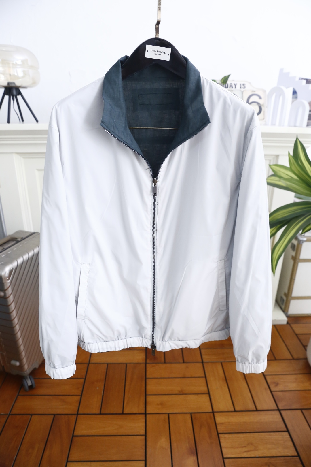 🔥杰尼亚.26夏季新品！时尚男士百搭双面可穿立领拉链外套，版型简约利落，袖口和下摆做了松紧收边，一侧设有