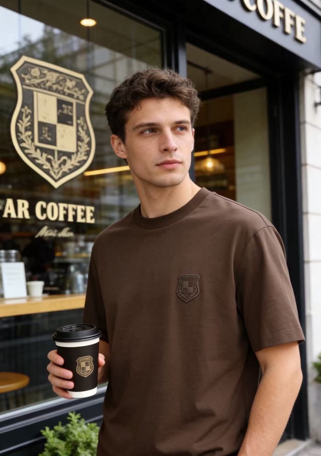 🔥Loro piana.26夏季新品！时尚男士百搭短袖👍经典基础圆领短袖，领口做规整包边处理，袖口剪裁利