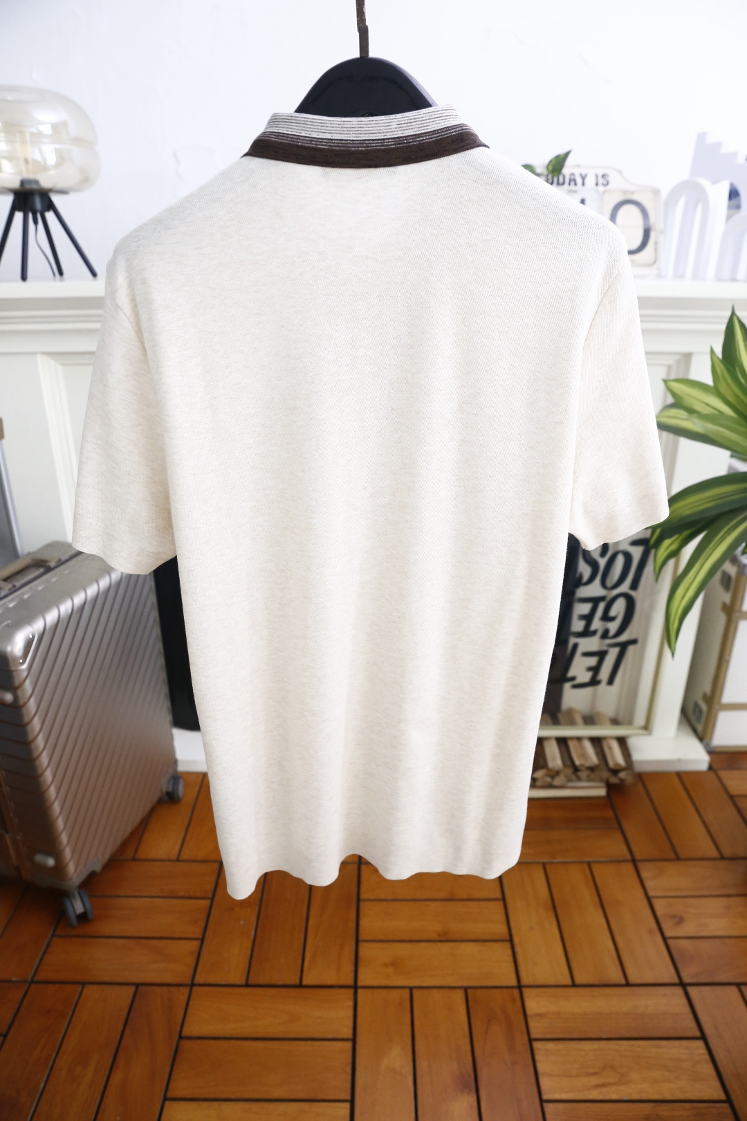 🔥Loro piana.26夏季新品！时尚男士百搭撞色条纹翻领设计，前襟搭配三颗纽扣，衣身剪裁规整合身，