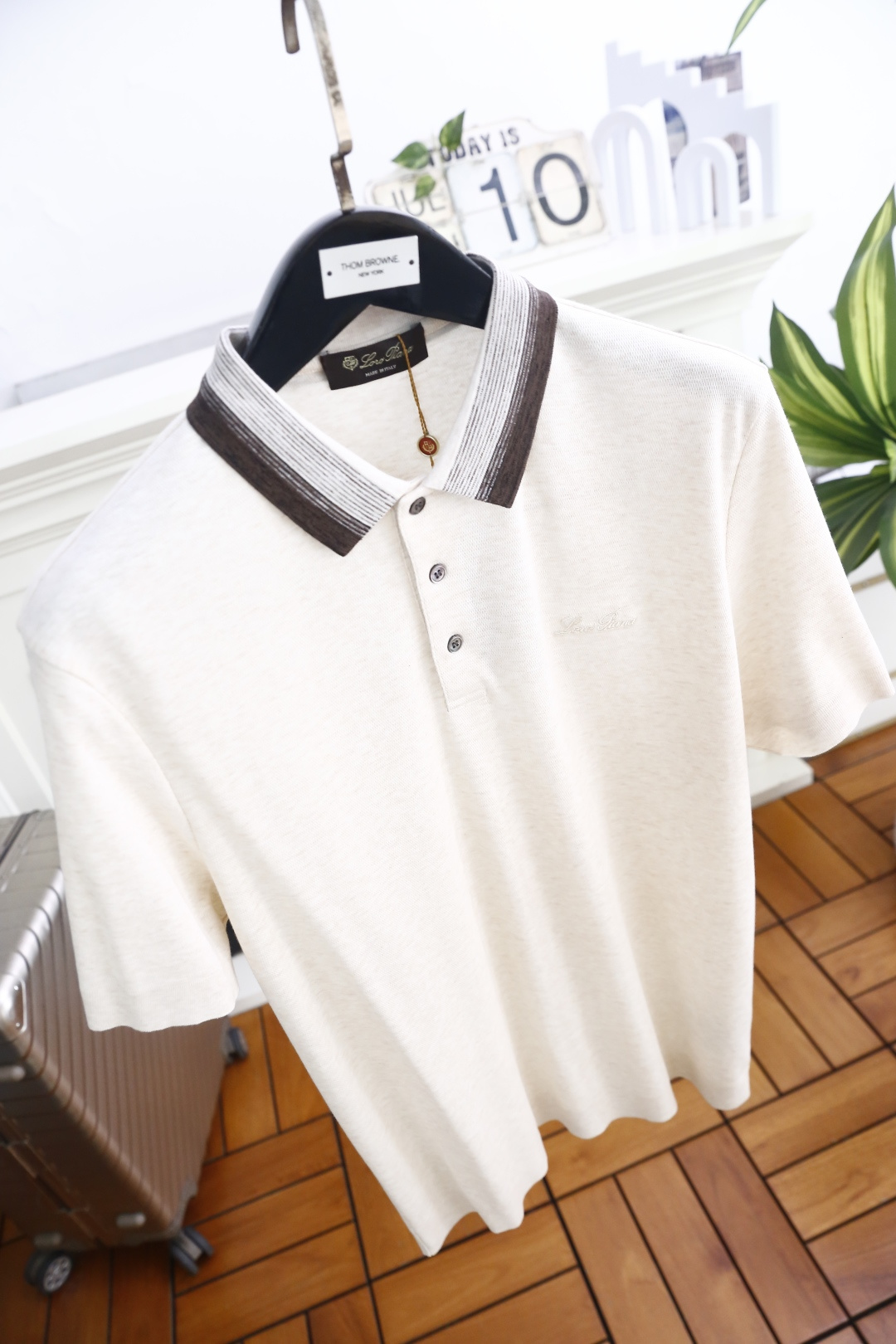 🔥Loro piana.26夏季新品！时尚男士百搭撞色条纹翻领设计，前襟搭配三颗纽扣，衣身剪裁规整合身，