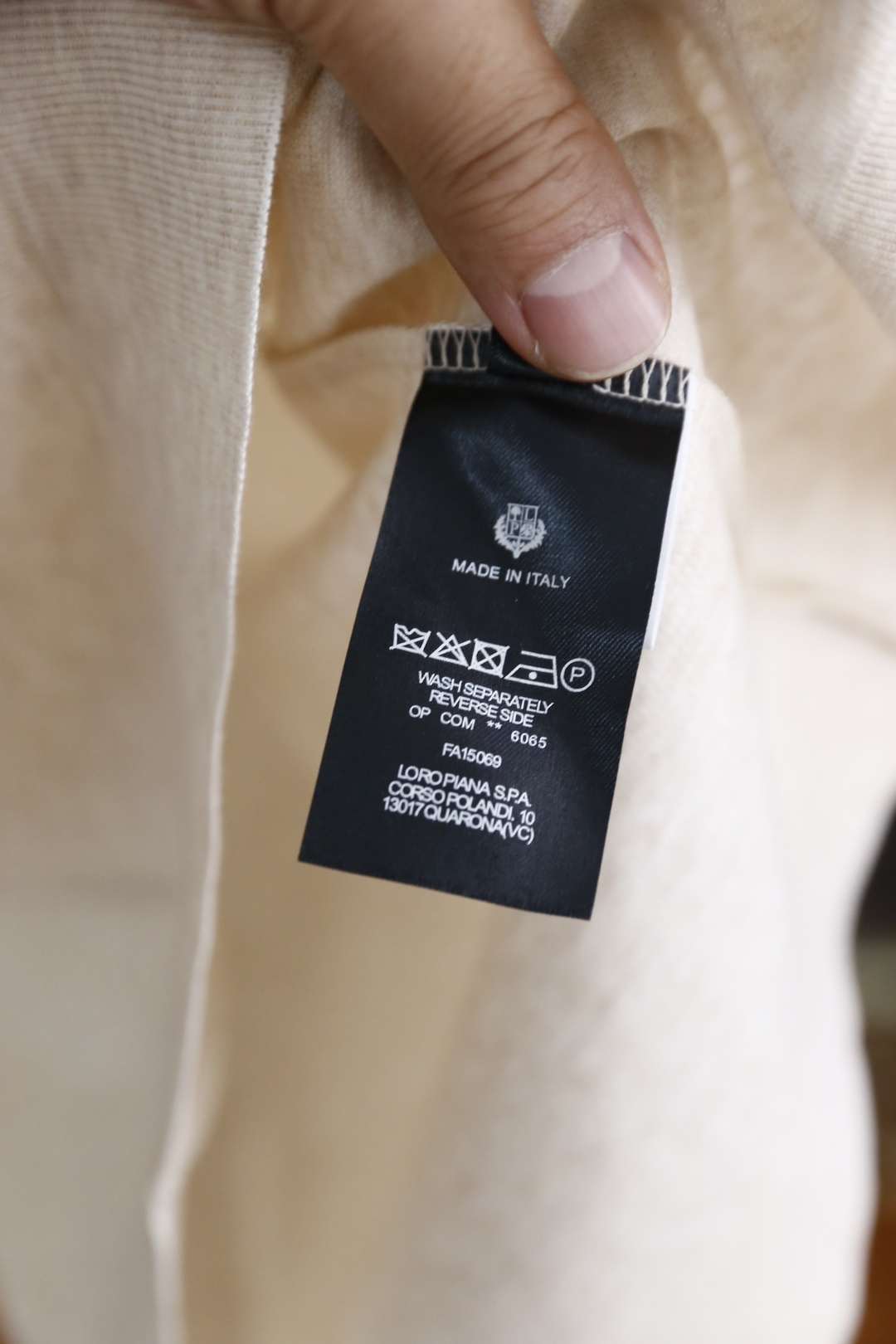 🔥Loro piana.26夏季新品！时尚男士百搭撞色条纹翻领设计，前襟搭配三颗纽扣，衣身剪裁规整合身，