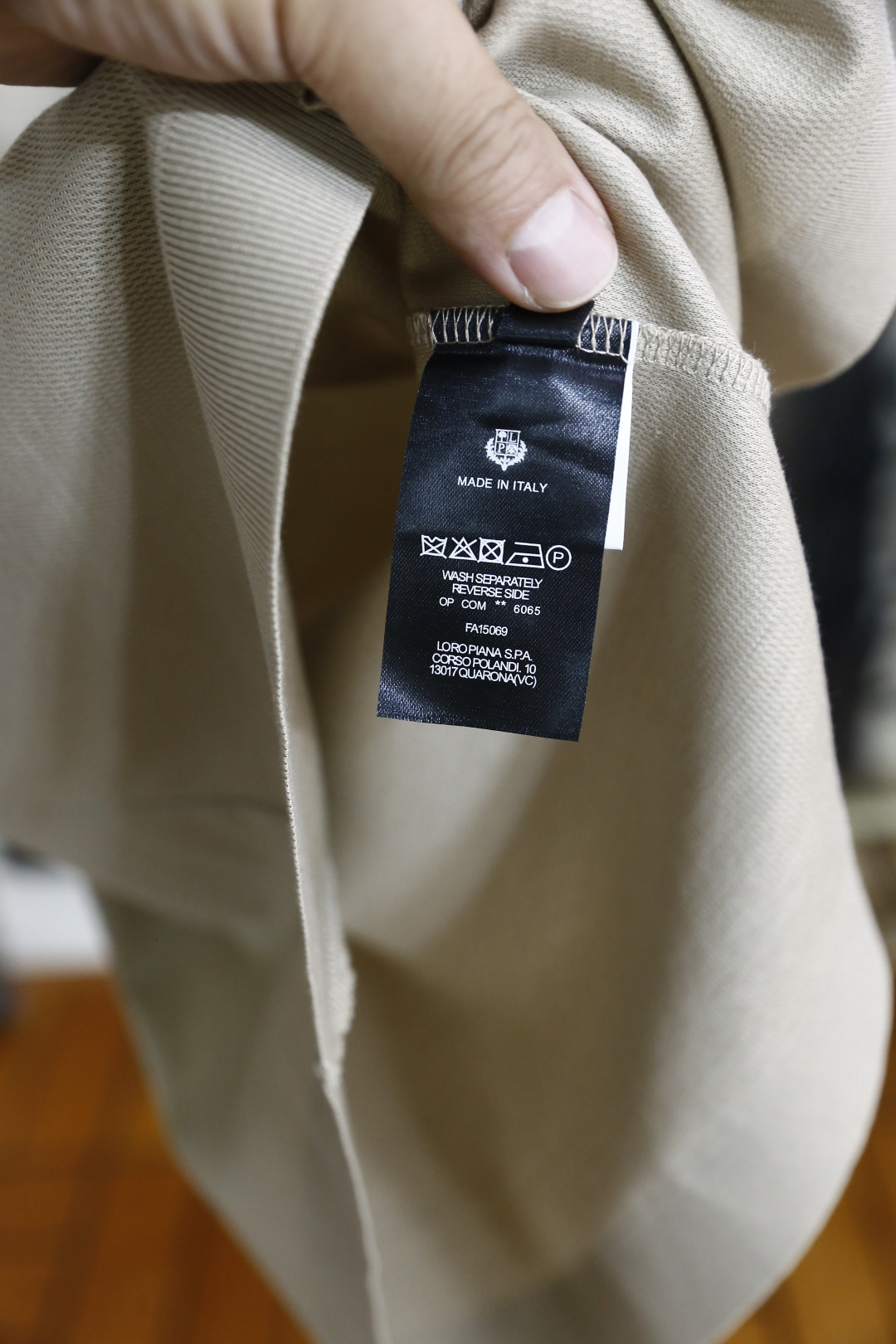 🔥Loro piana.26夏季新品！时尚男士百搭撞色条纹翻领设计，前襟搭配三颗纽扣，衣身剪裁规整合身，