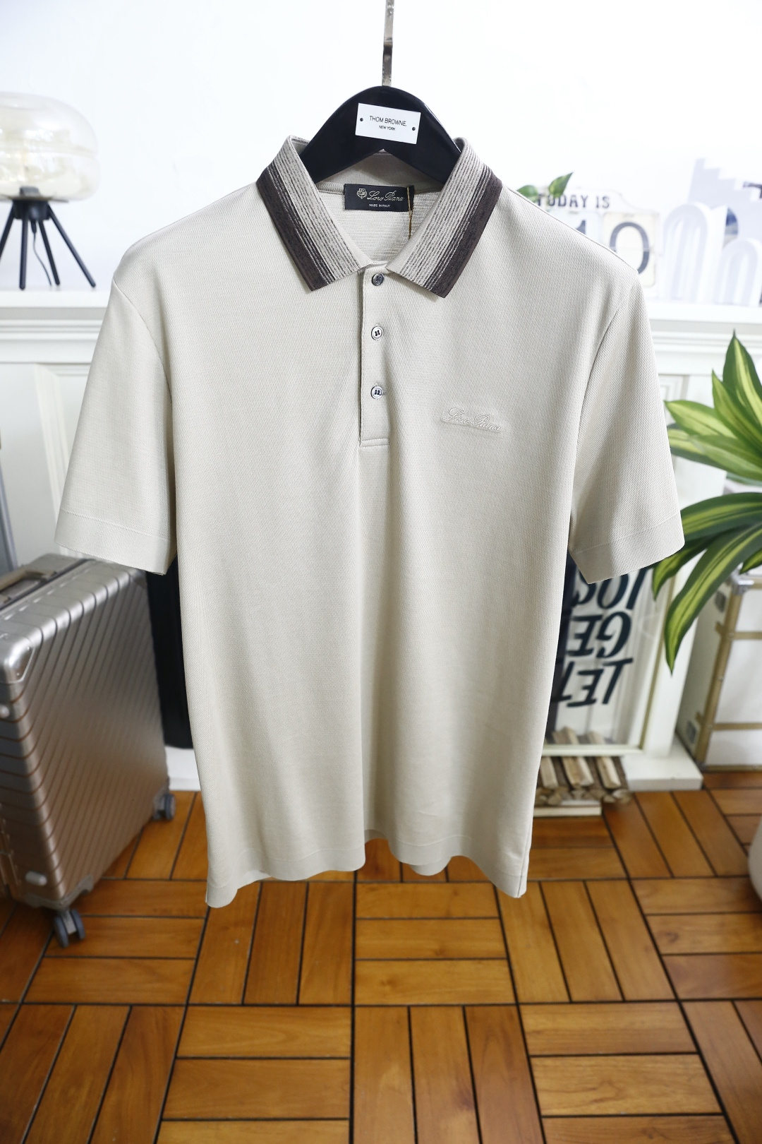 🔥Loro piana.26夏季新品！时尚男士百搭撞色条纹翻领设计，前襟搭配三颗纽扣，衣身剪裁规整合身，