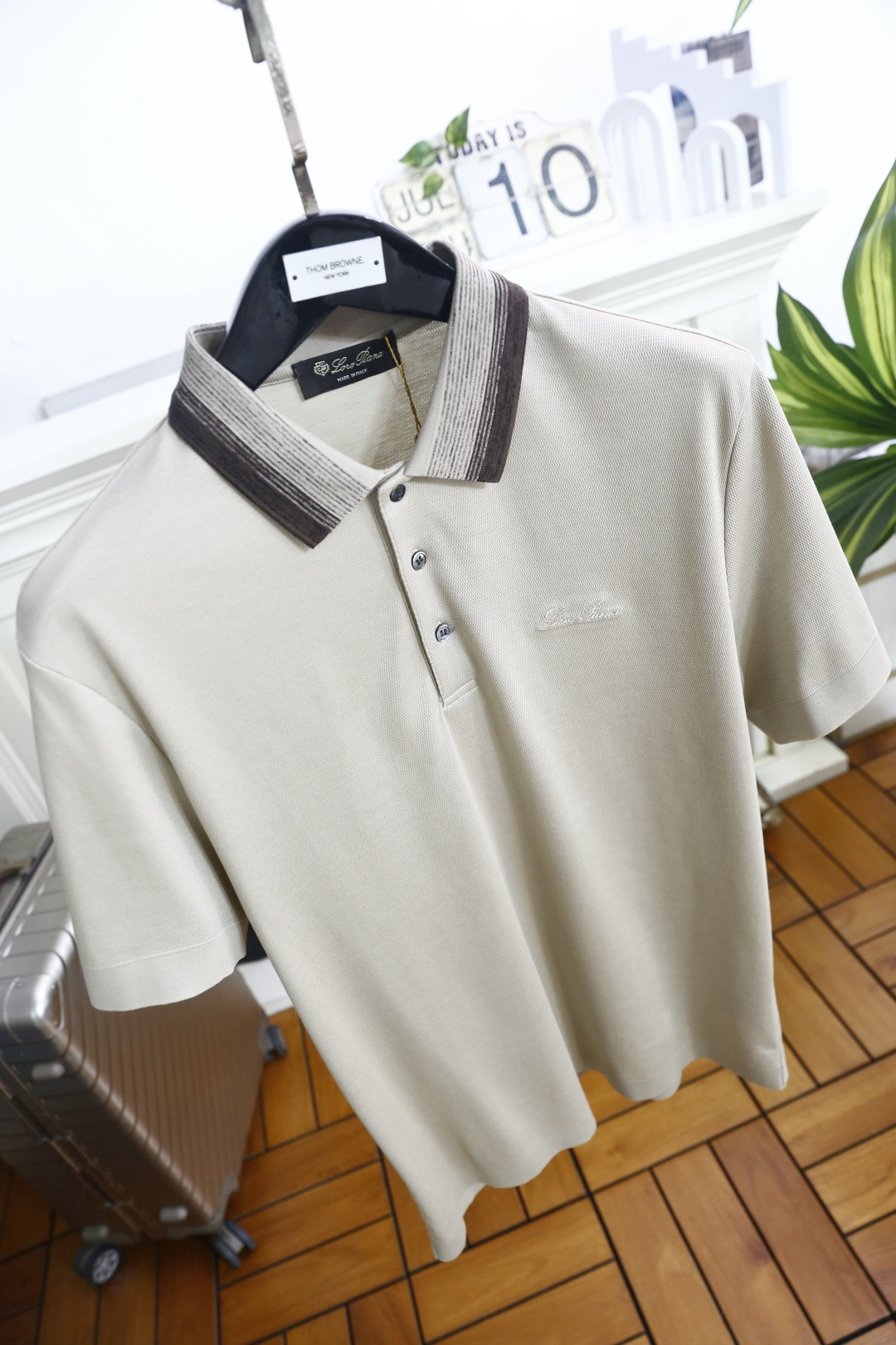 🔥Loro piana.26夏季新品！时尚男士百搭撞色条纹翻领设计，前襟搭配三颗纽扣，衣身剪裁规整合身，